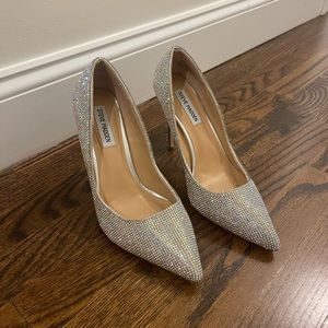 Steve Madden Silver Pump